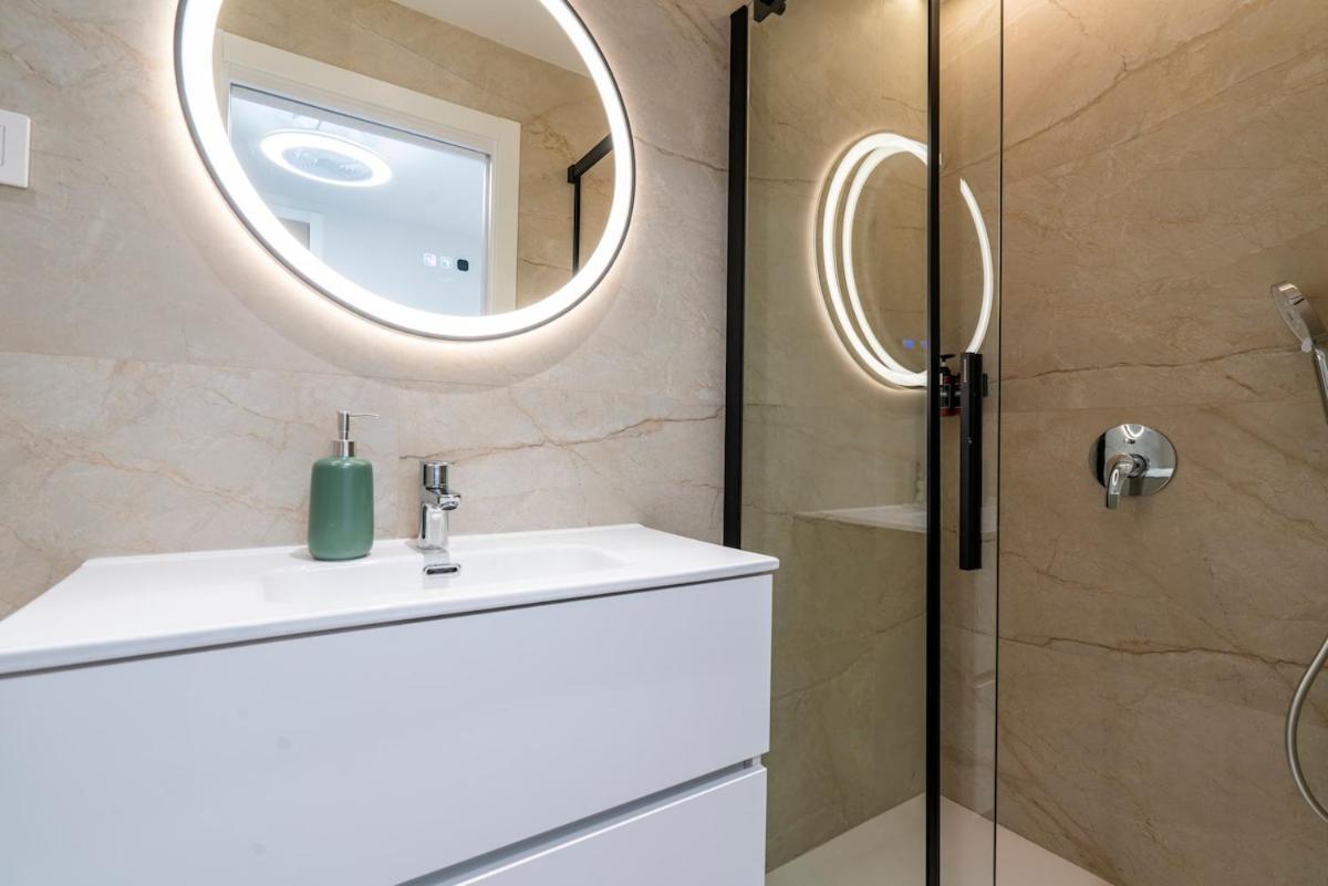 F132 Brand New Design - Feria Appartement *