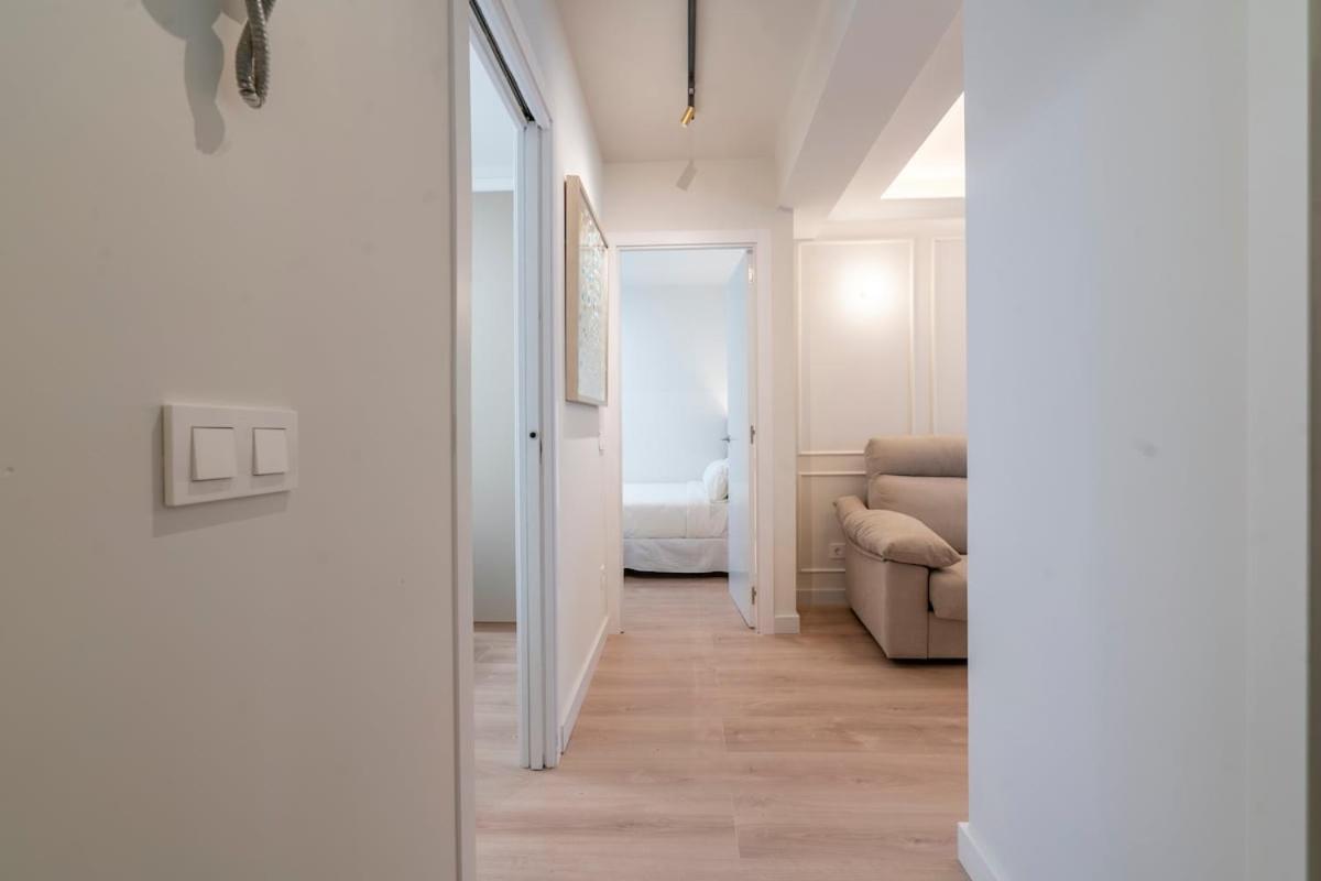F132 Brand New Design - Feria Appartement Madrid