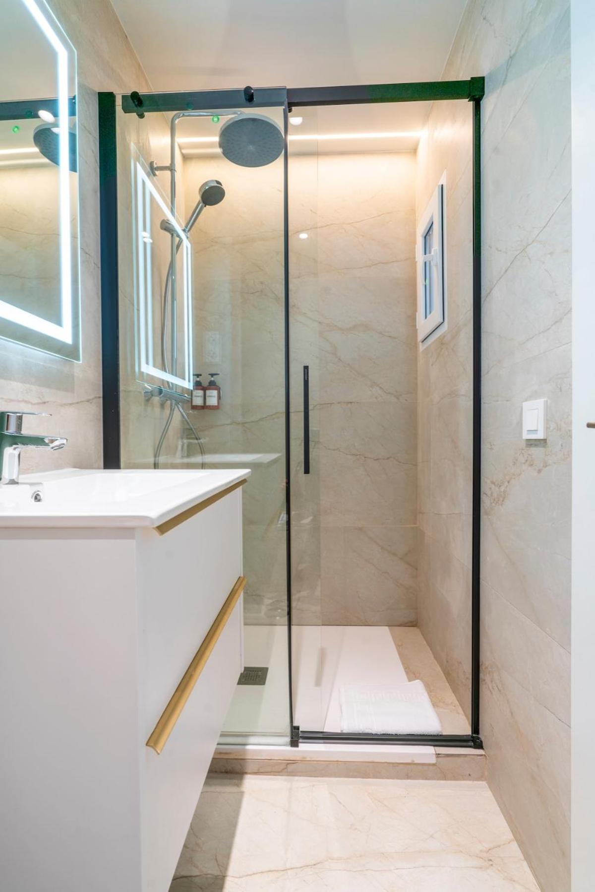 F132 Brand New Design - Feria Appartement