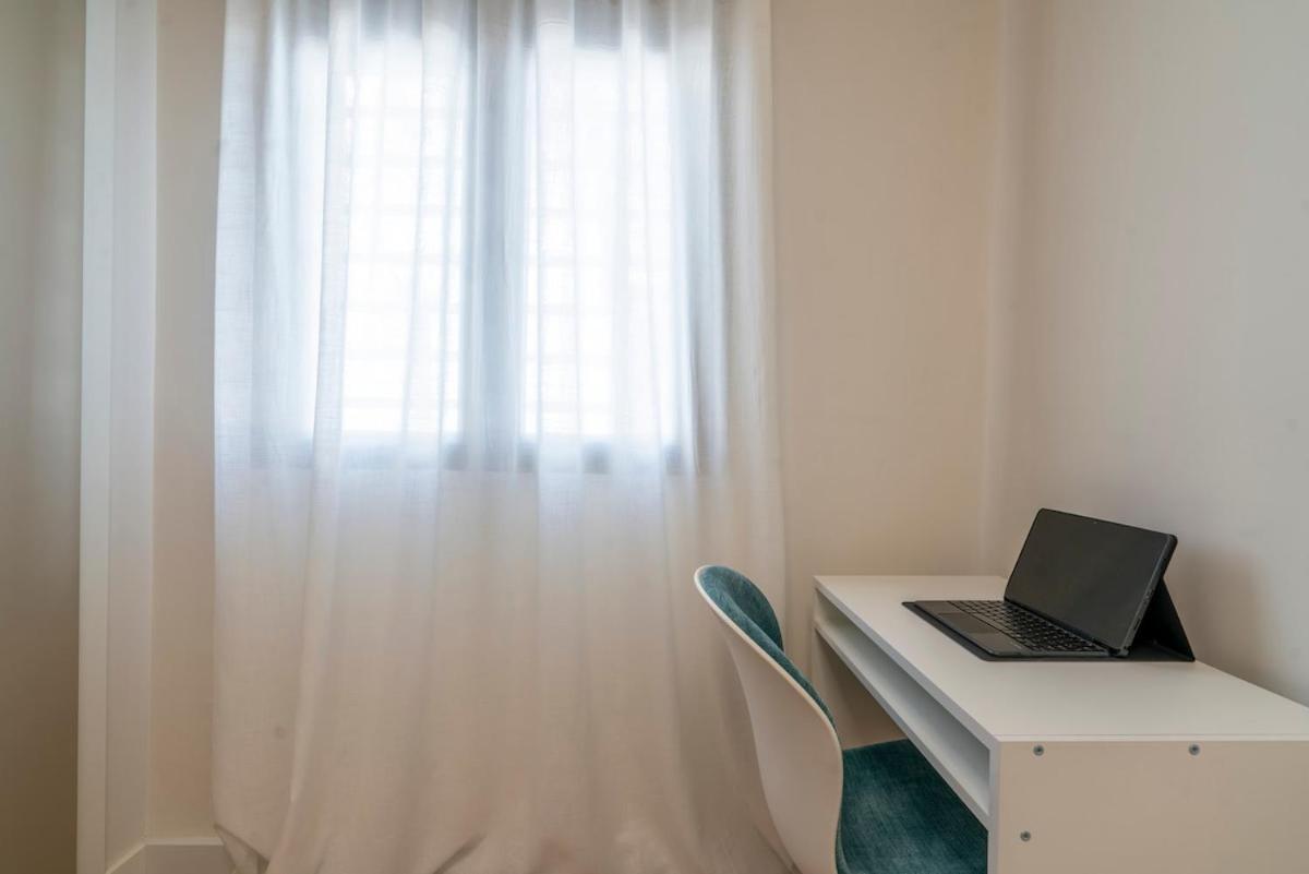 F132 Brand New Design - Feria Appartement *